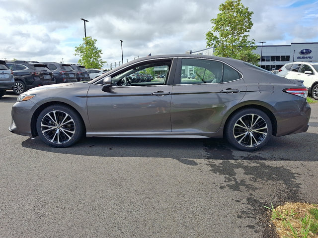 Used 2020 Toyota Camry SE w/ Cold Weather Package AWD/4WD image 4