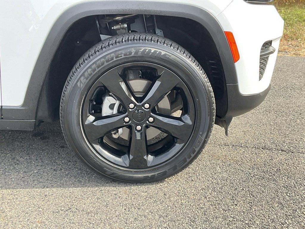 Used 2023 Jeep Grand Cherokee Altitude image 22