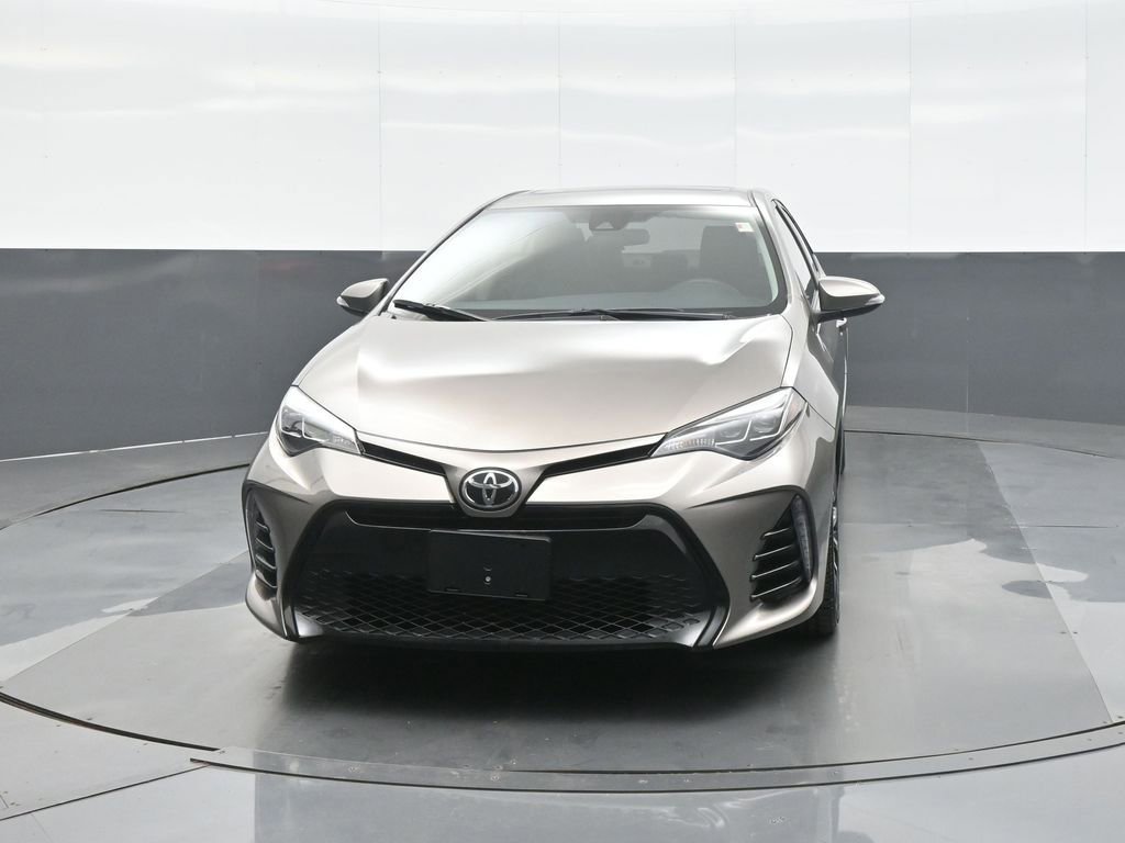 Used 2017 Toyota Corolla SE w/ SE Premium Package image 2
