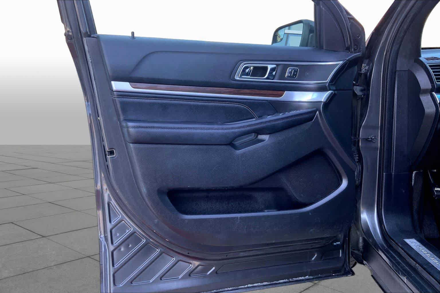 Used 2016 Ford Explorer Limited FWD image 22