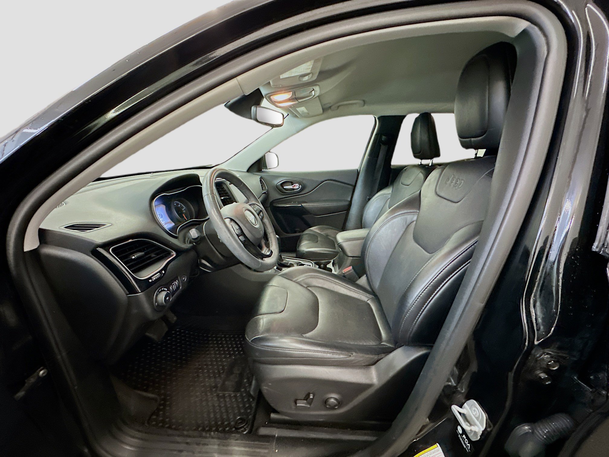 Used 2023 Jeep Cherokee Altitude Lux image 13