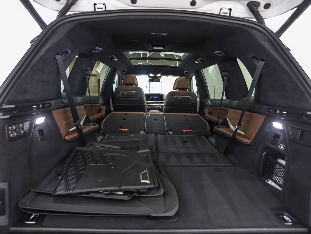 Used 2023 BMW X7 xDrive40i w/ M Sport Package image 30