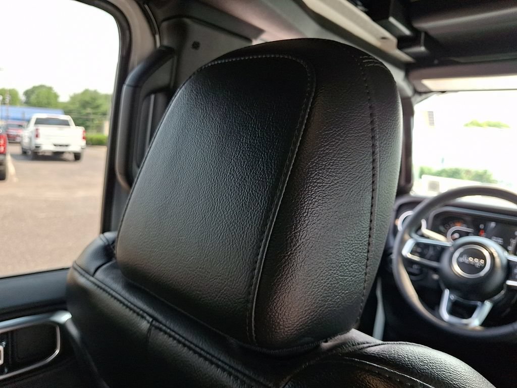 Used 2025 Jeep Wrangler Unlimited Sahara AWD/4WD image 14