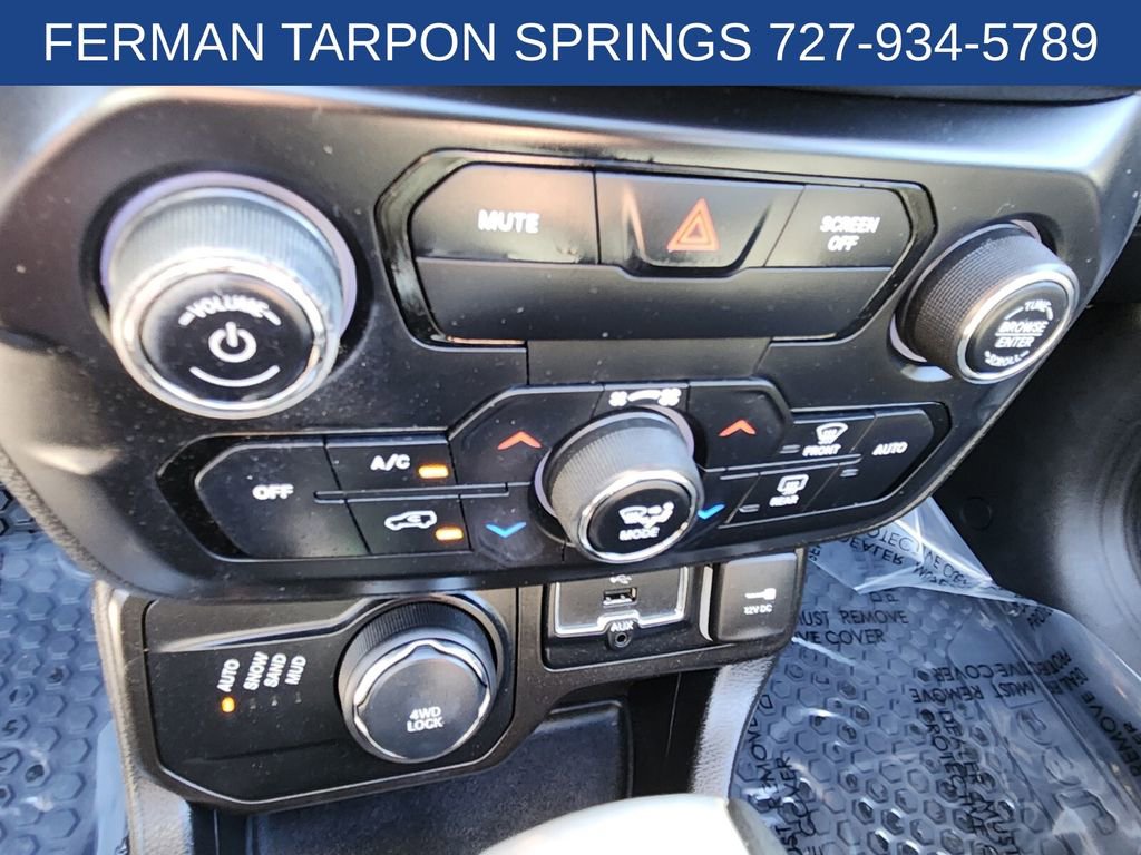 Used 2020 Jeep Renegade Latitude w/ Cold Weather Group image 27