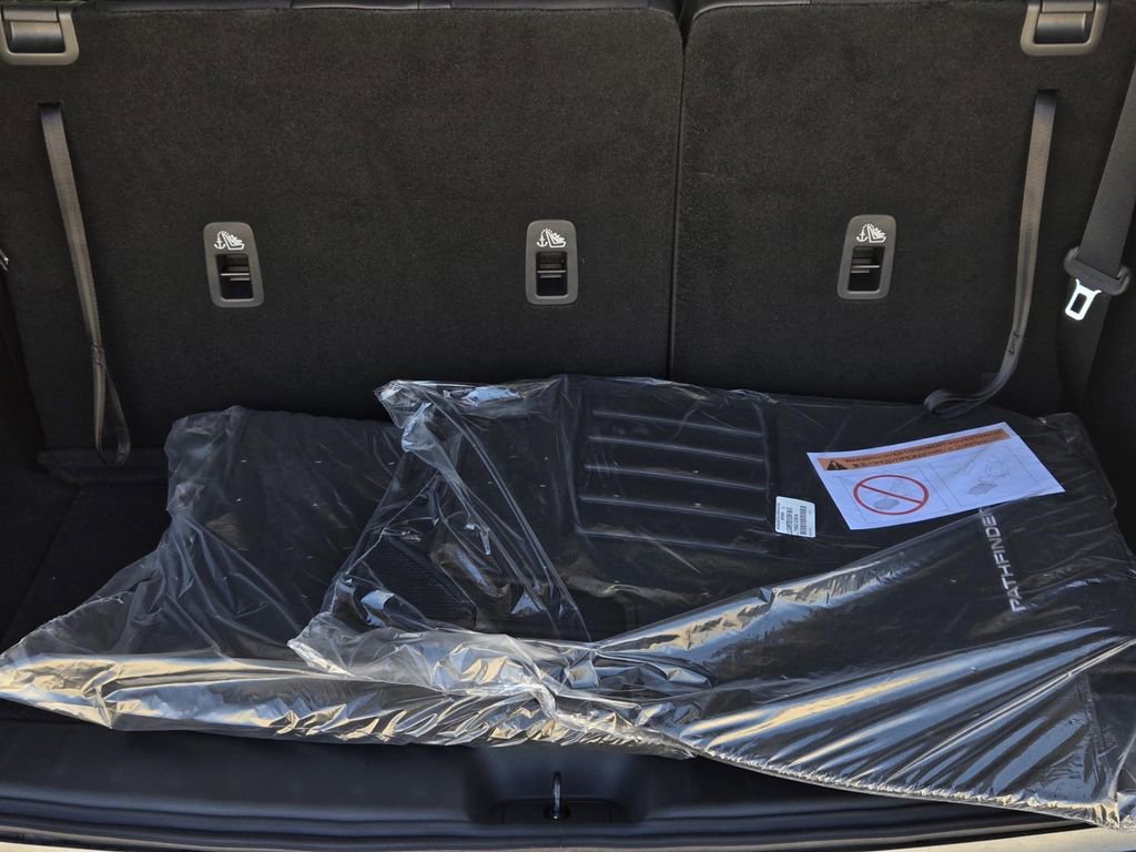 New 2026 Nissan Pathfinder SL image 10