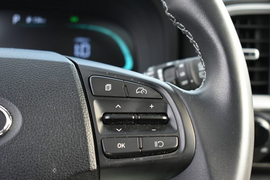 Used 2024 Hyundai Venue SEL image 18