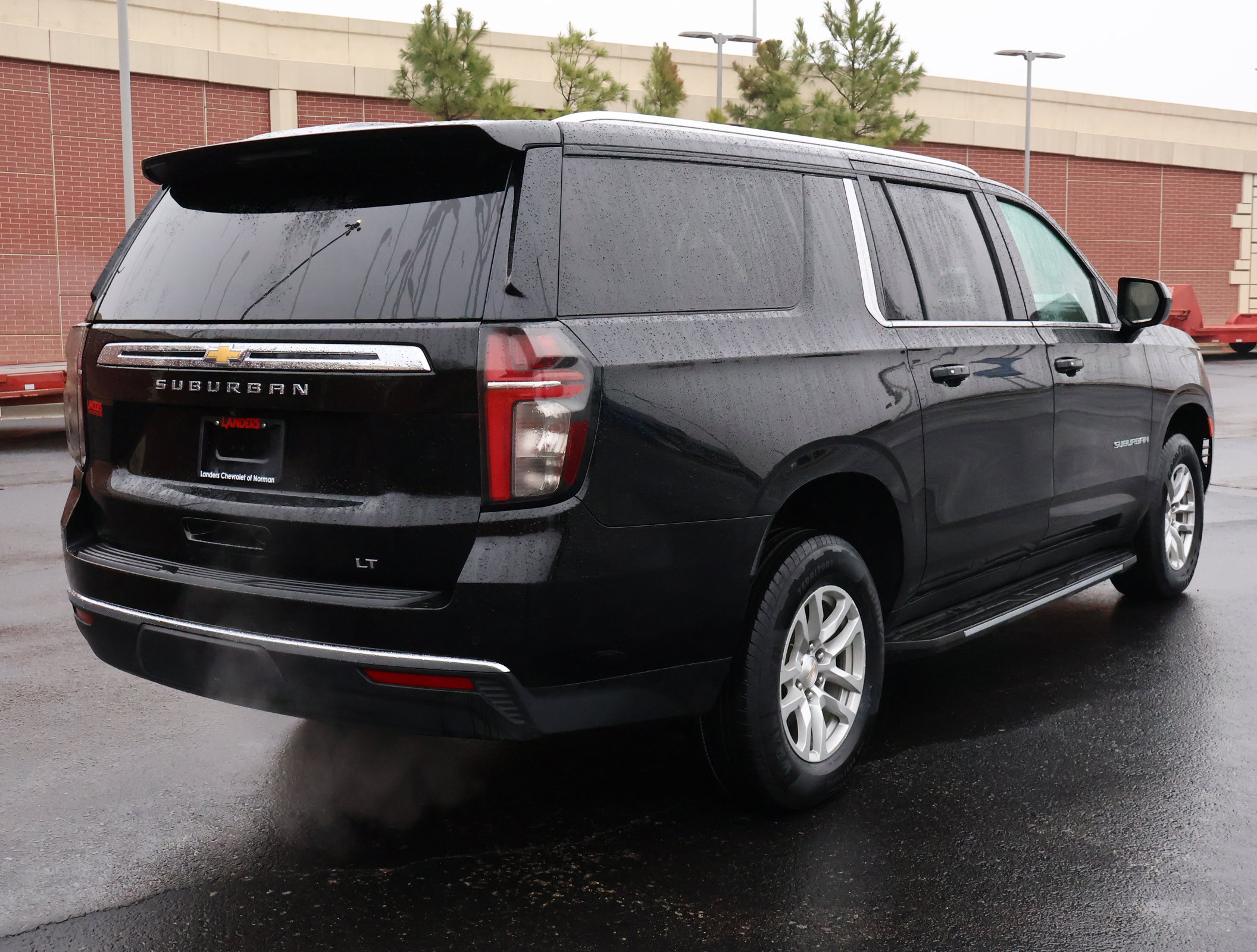 Used 2024 Chevrolet Suburban LT image 31