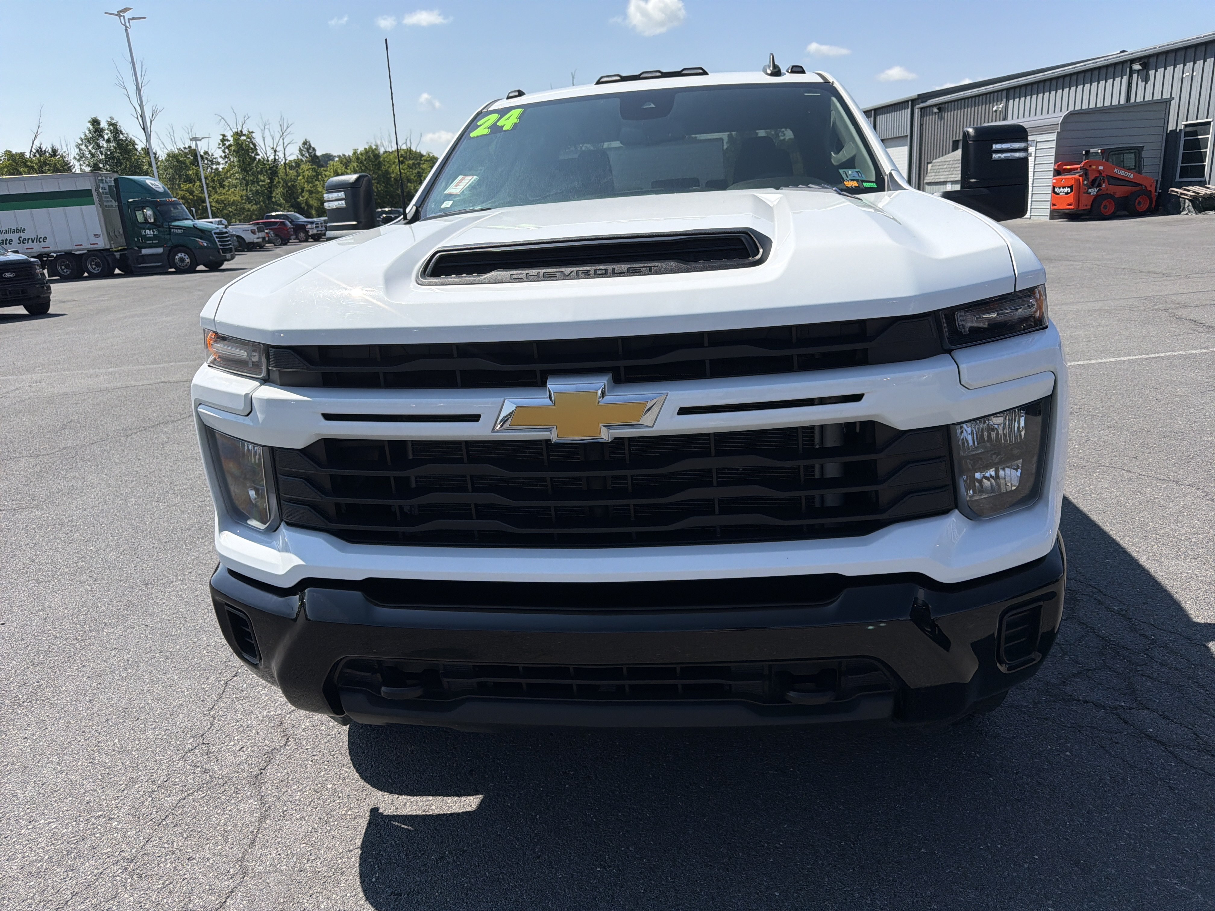 Used 2024 Chevrolet Silverado 2500 Custom w/ Custom Value Package AWD/4WD image 9