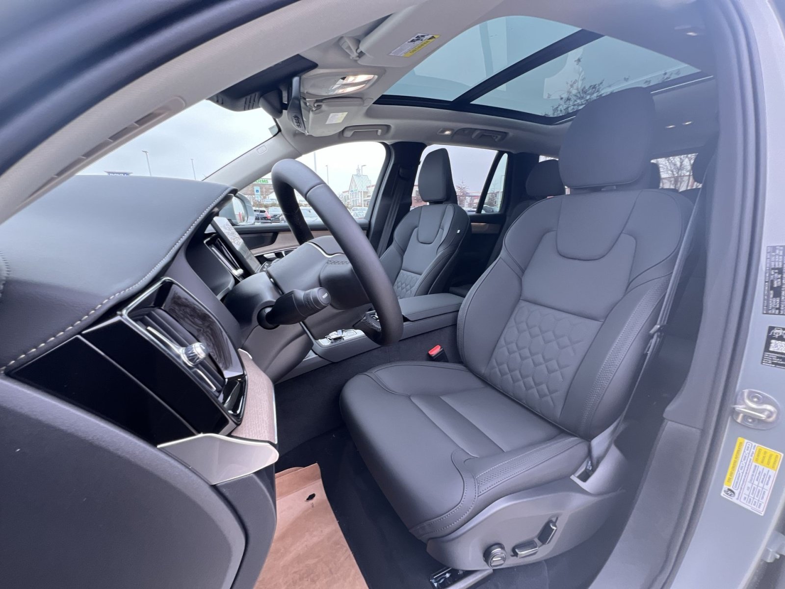 New 2026 Volvo XC90 B6 Plus w/ Protection Package Premier AWD/4WD image 21