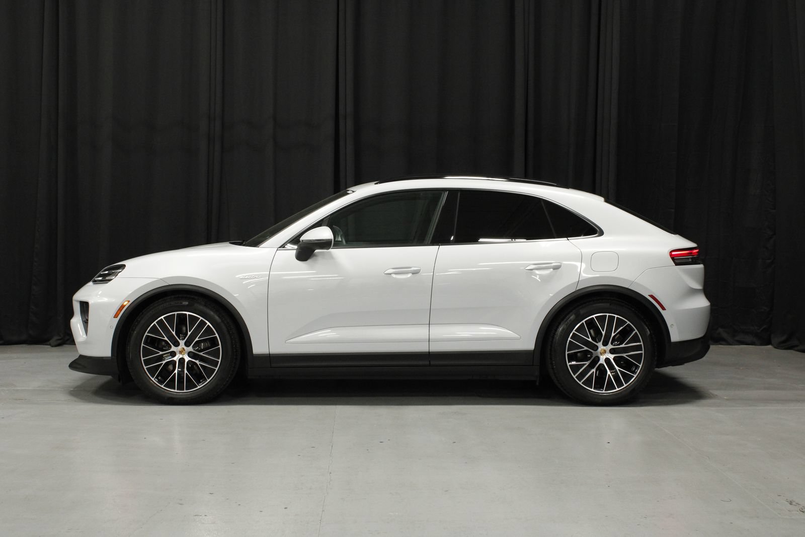Certified 2025 Porsche Macan Electric RWD image 2