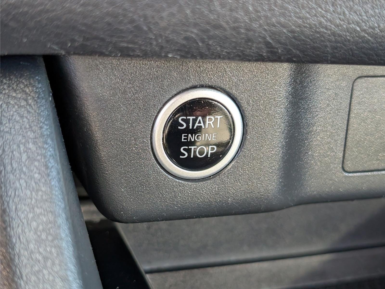 Used 2023 Nissan Rogue S AWD/4WD image 22