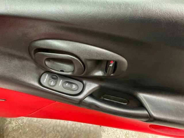 Used 2001 Chevrolet Corvette Convertible w/ Preferred Equipment Group2 RWD image 19
