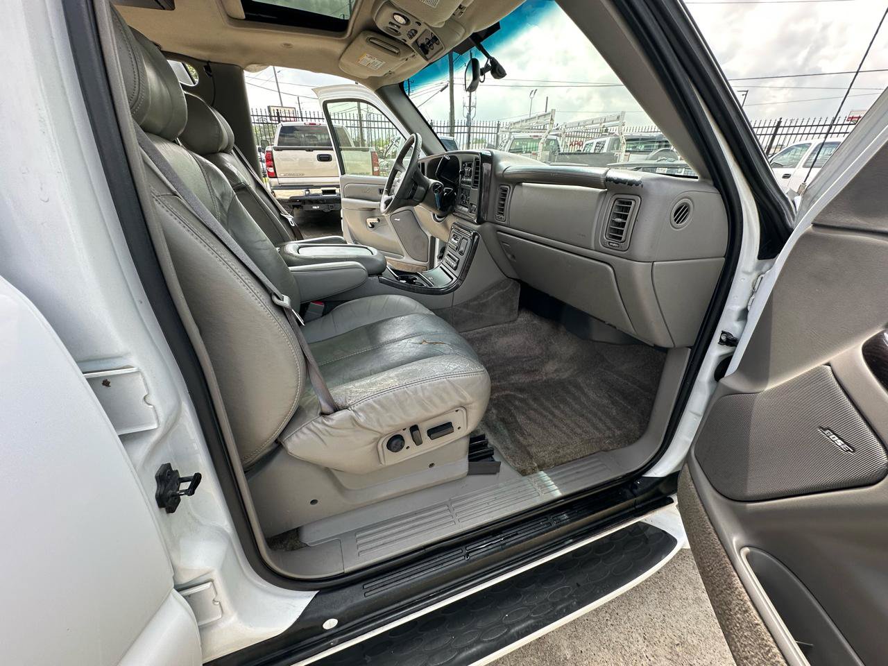 Used 2002 GMC Yukon XL Denali AWD/4WD image 40
