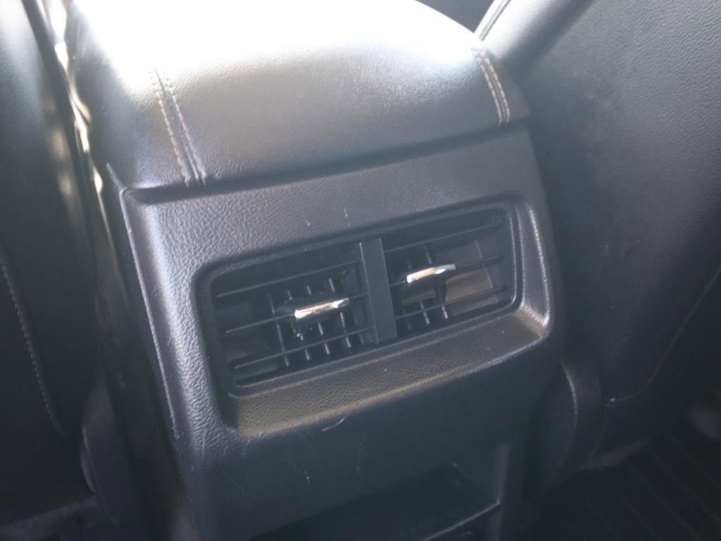 Used 2019 Ford Edge Titanium FWD image 10