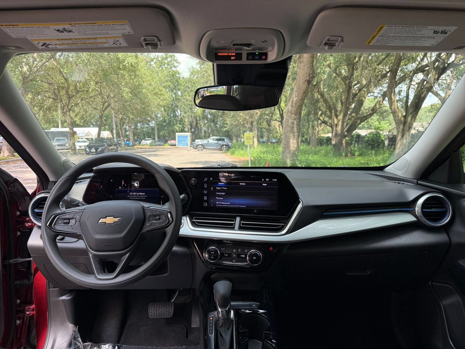 Used 2025 Chevrolet Trax LT FWD image 30