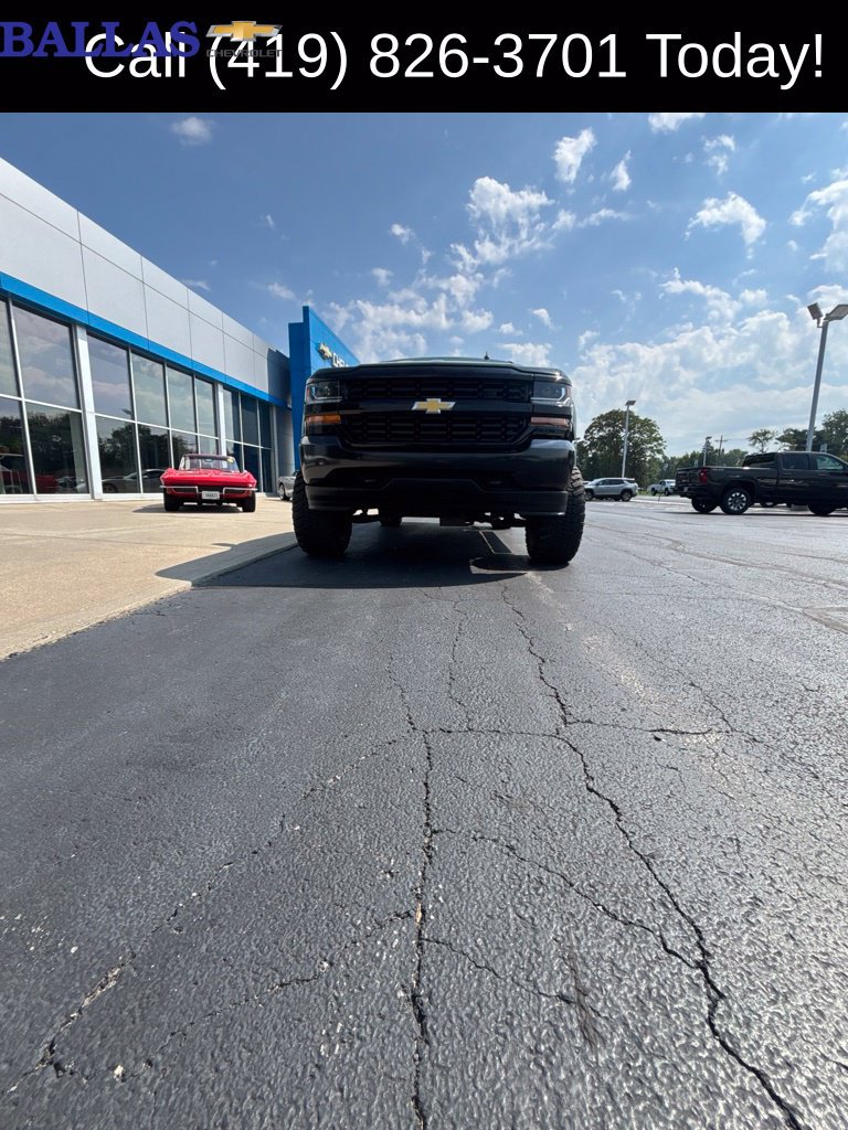 Used 2018 Chevrolet Silverado 1500 Custom w/ Custom Convenience Package AWD/4WD image 3