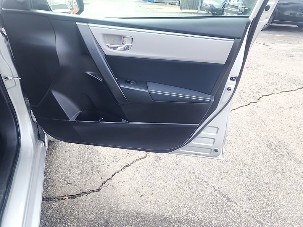 Used 2015 Toyota Corolla LE image 30