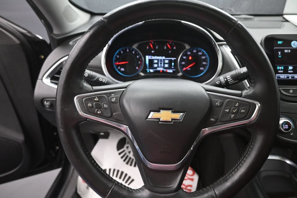 Used 2016 Chevrolet Malibu Premier FWD image 3