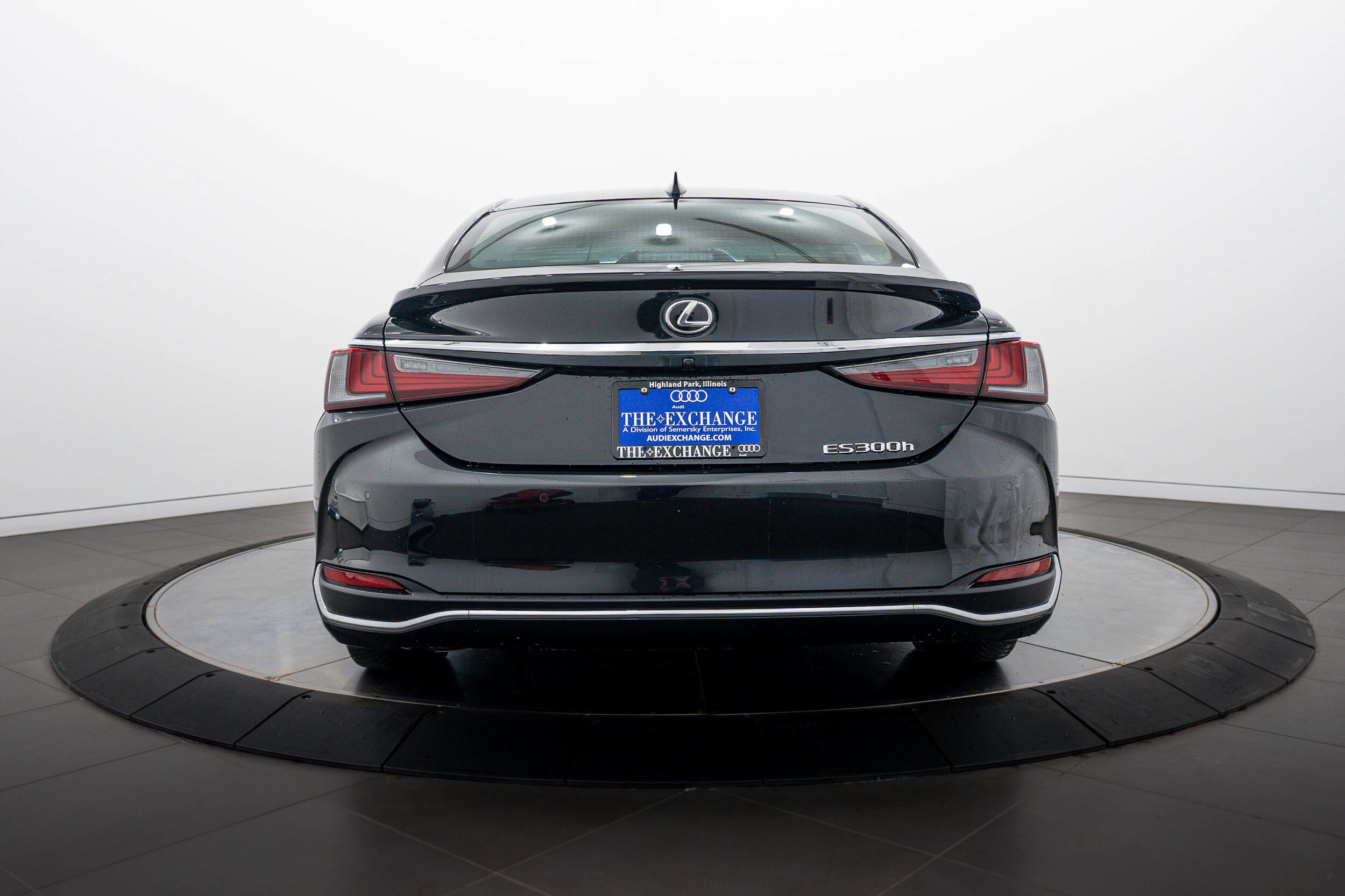 Used 2023 Lexus ES 300h Ultra Luxury w/ Accessory Package (Z2) FWD image 23
