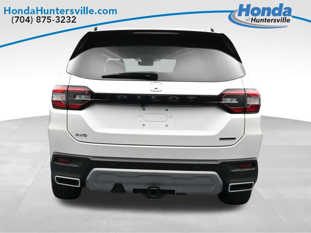 Used 2025 Honda Pilot Touring image 7
