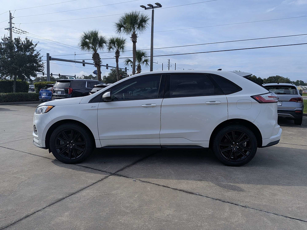 Used 2022 Ford Edge ST-Line w/ Class II Trailer Tow Package AWD/4WD image 6