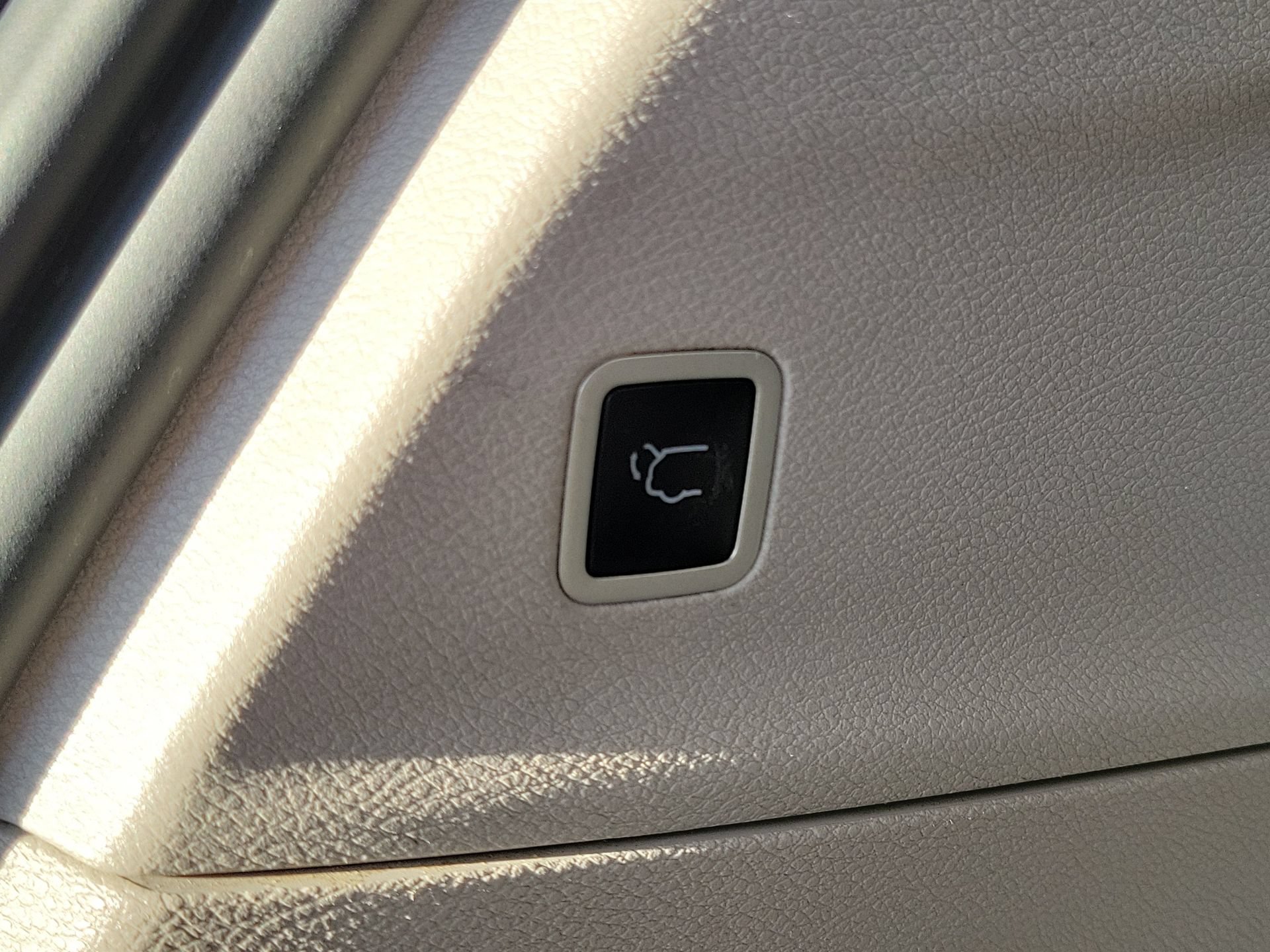 Certified 2023 Chrysler Voyager LX FWD image 20