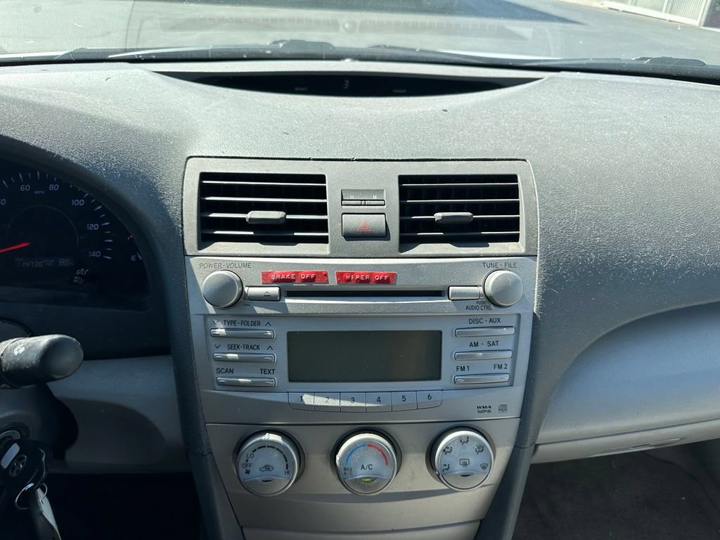Used 2010 Toyota Camry LE FWD image 11
