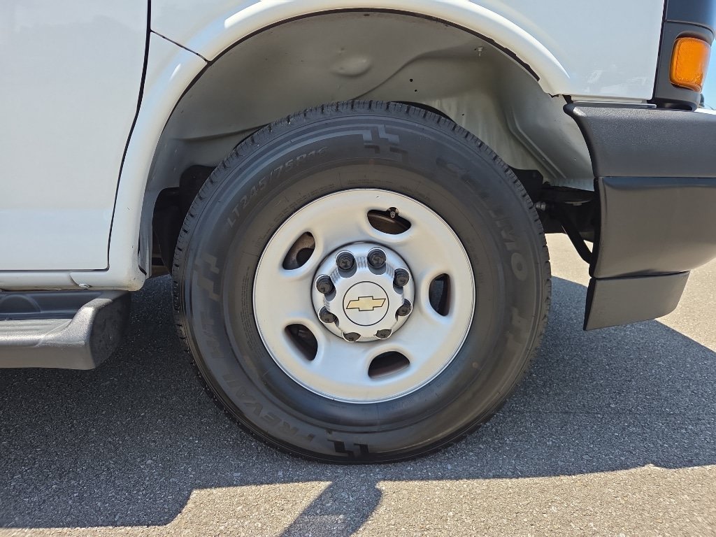 Used 2022 Chevrolet Express 3500 LS RWD image 9