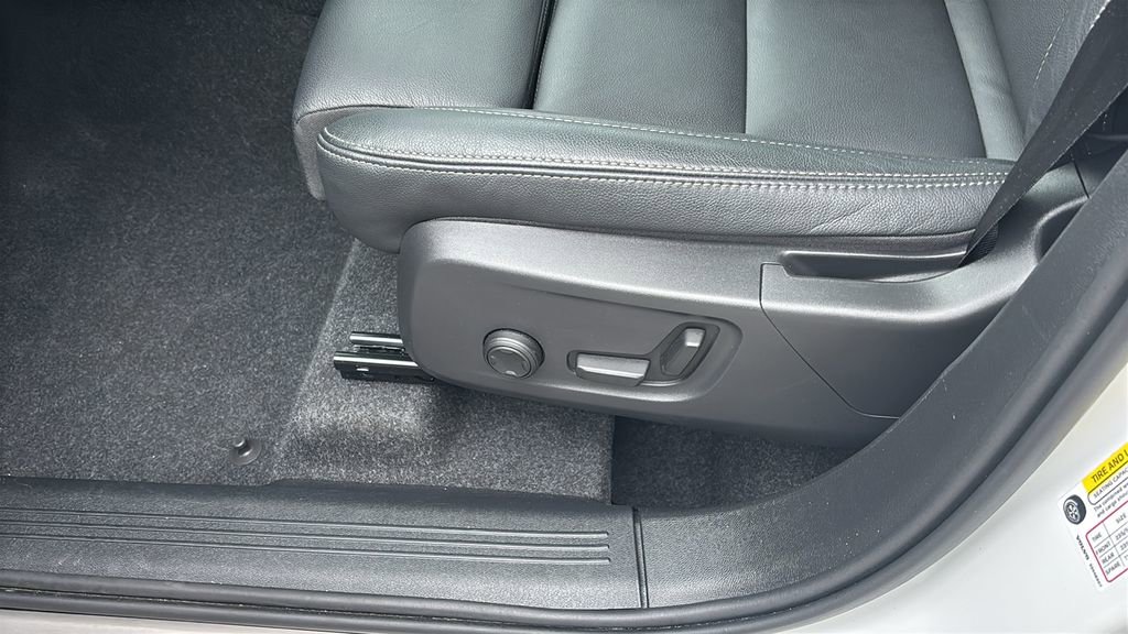 Certified 2026 Volvo XC40 B5 Plus AWD/4WD image 26