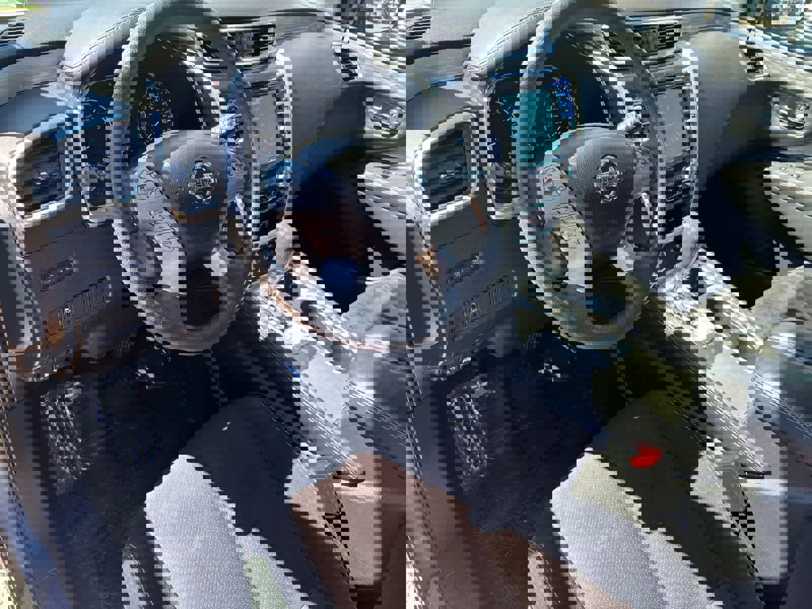 Used 2018 Nissan Murano S image 2