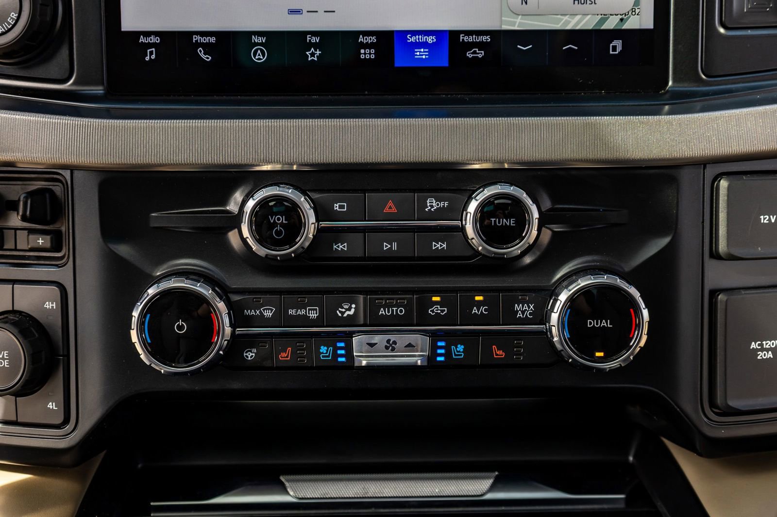 Used 2025 Ford F450 Platinum w/ Platinum Plus Package image 26