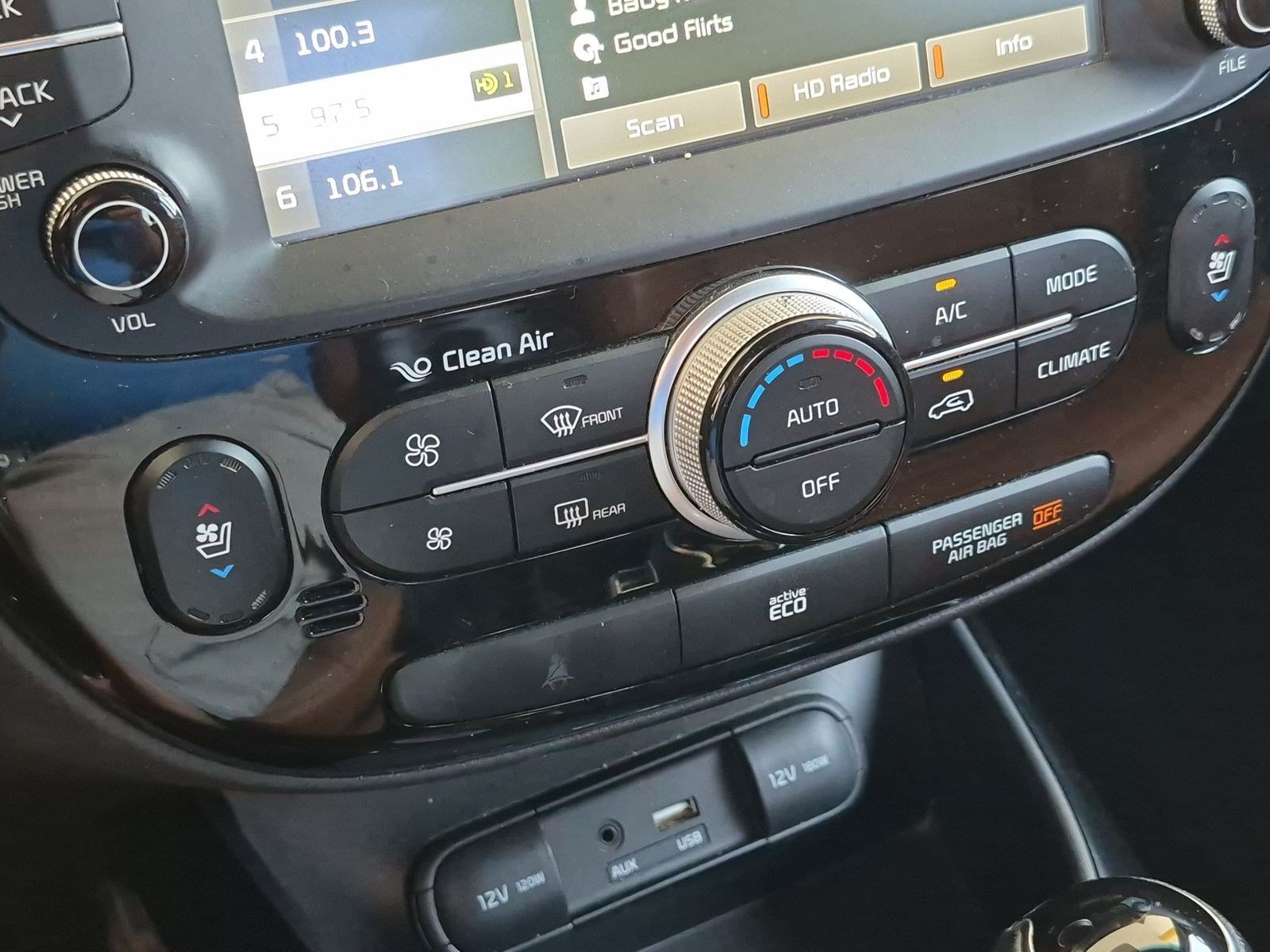 Used 2015 Kia Soul ! w/ Sun & Sound Package FWD image 24