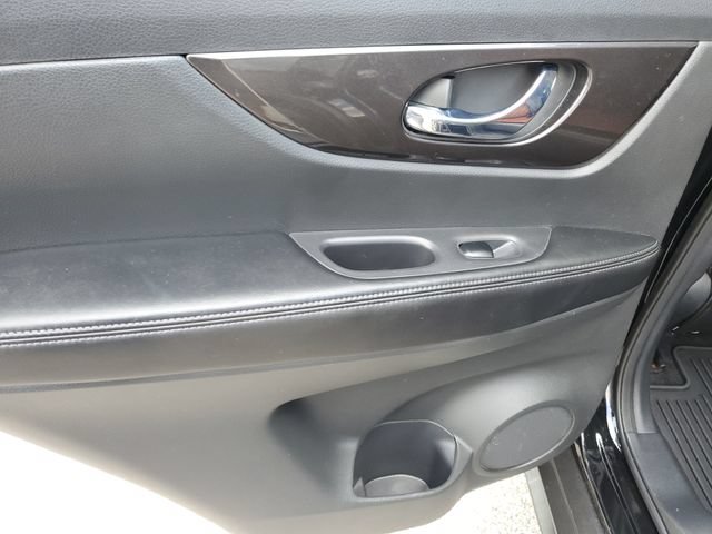 Used 2019 Nissan Rogue SV w/ Premium Package AWD/4WD image 16