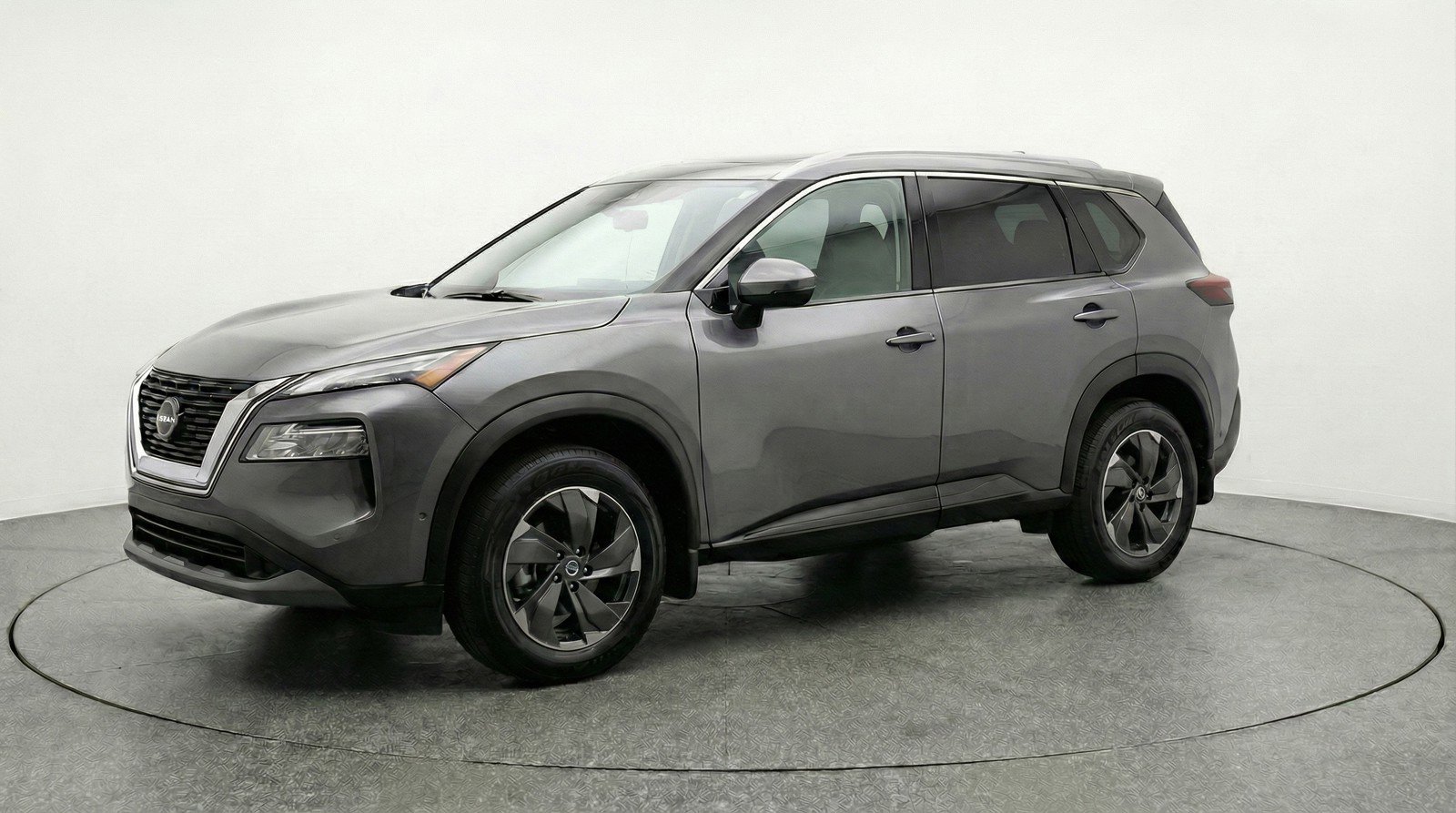 Used 2025 Nissan Rogue SV image 3
