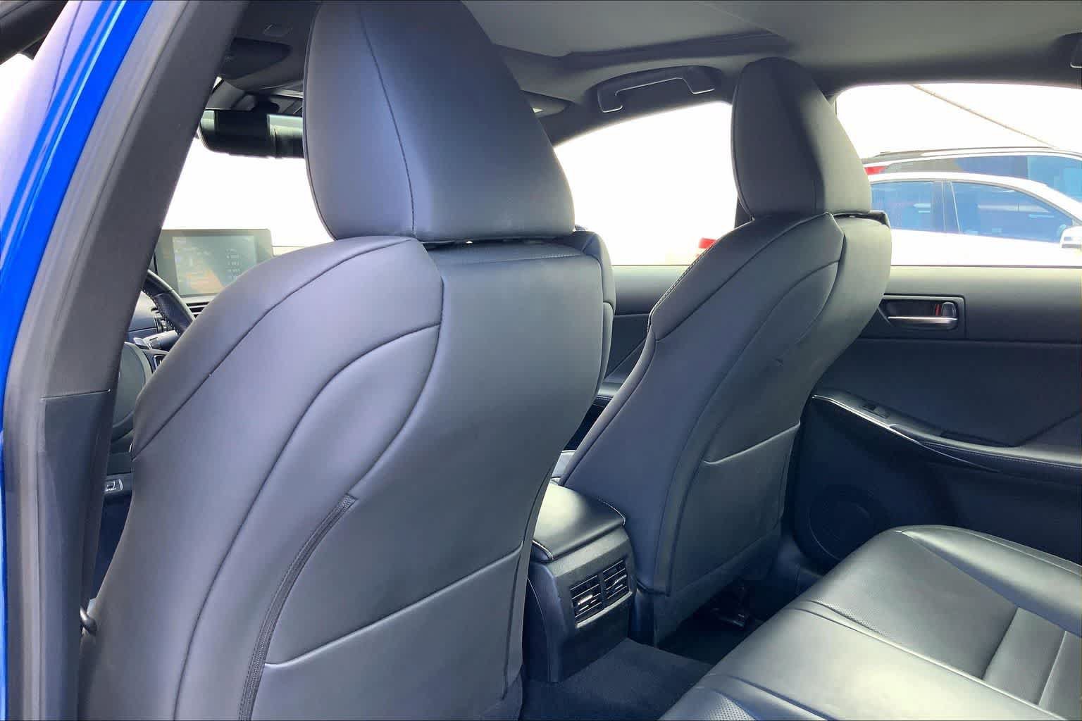 Used 2023 Lexus IS 500 RWD image 12