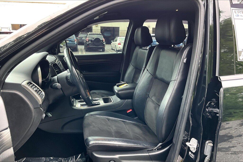 Used 2021 Jeep Grand Cherokee Laredo X AWD/4WD image 14