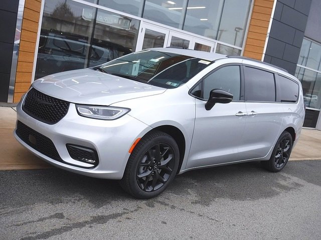 New 2026 Chrysler Pacifica Select w/ S Appearance Package