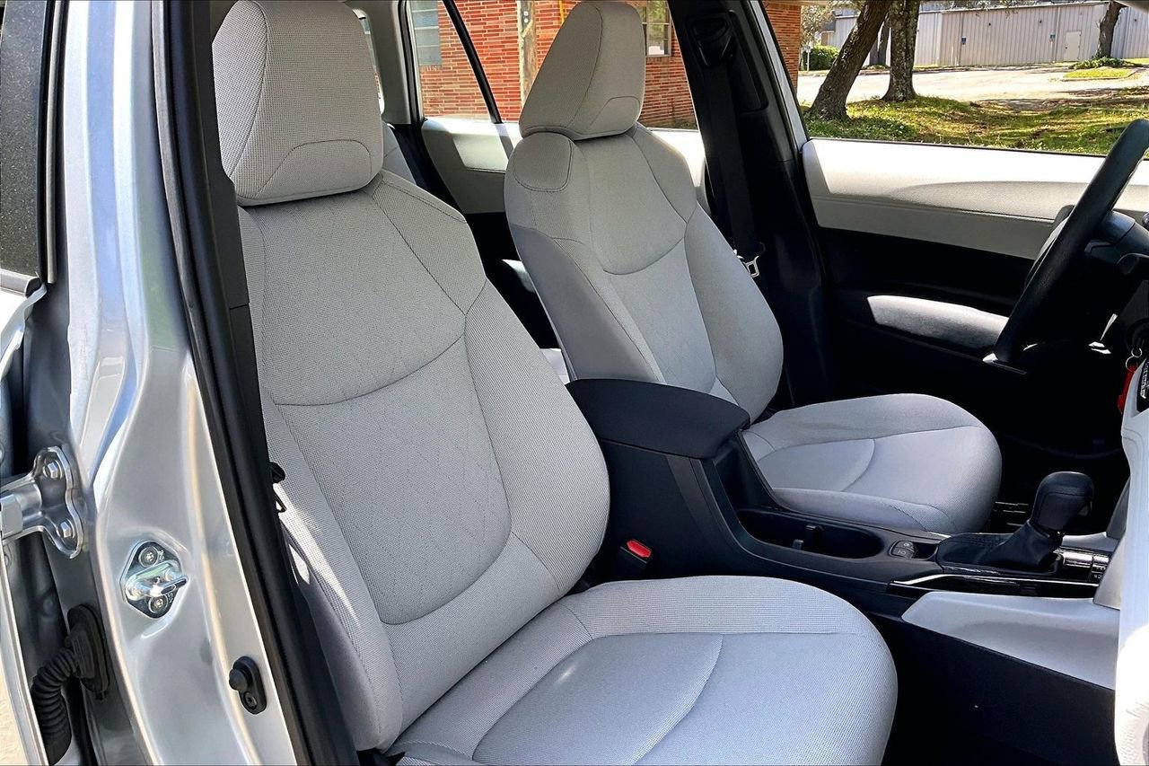 Used 2023 Toyota Corolla Cross L image 28