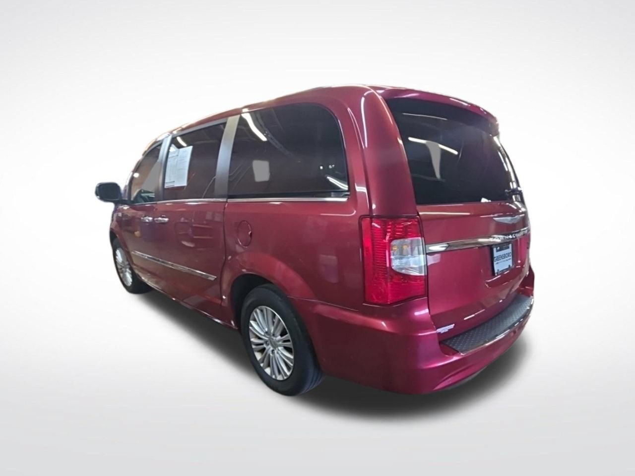 Used 2015 Chrysler Town & Country Limited Platinum FWD image 3