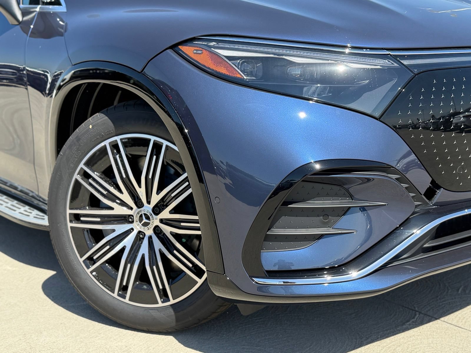 New 2026 Mercedes-Benz EQS 550 4MATIC SUV image 4