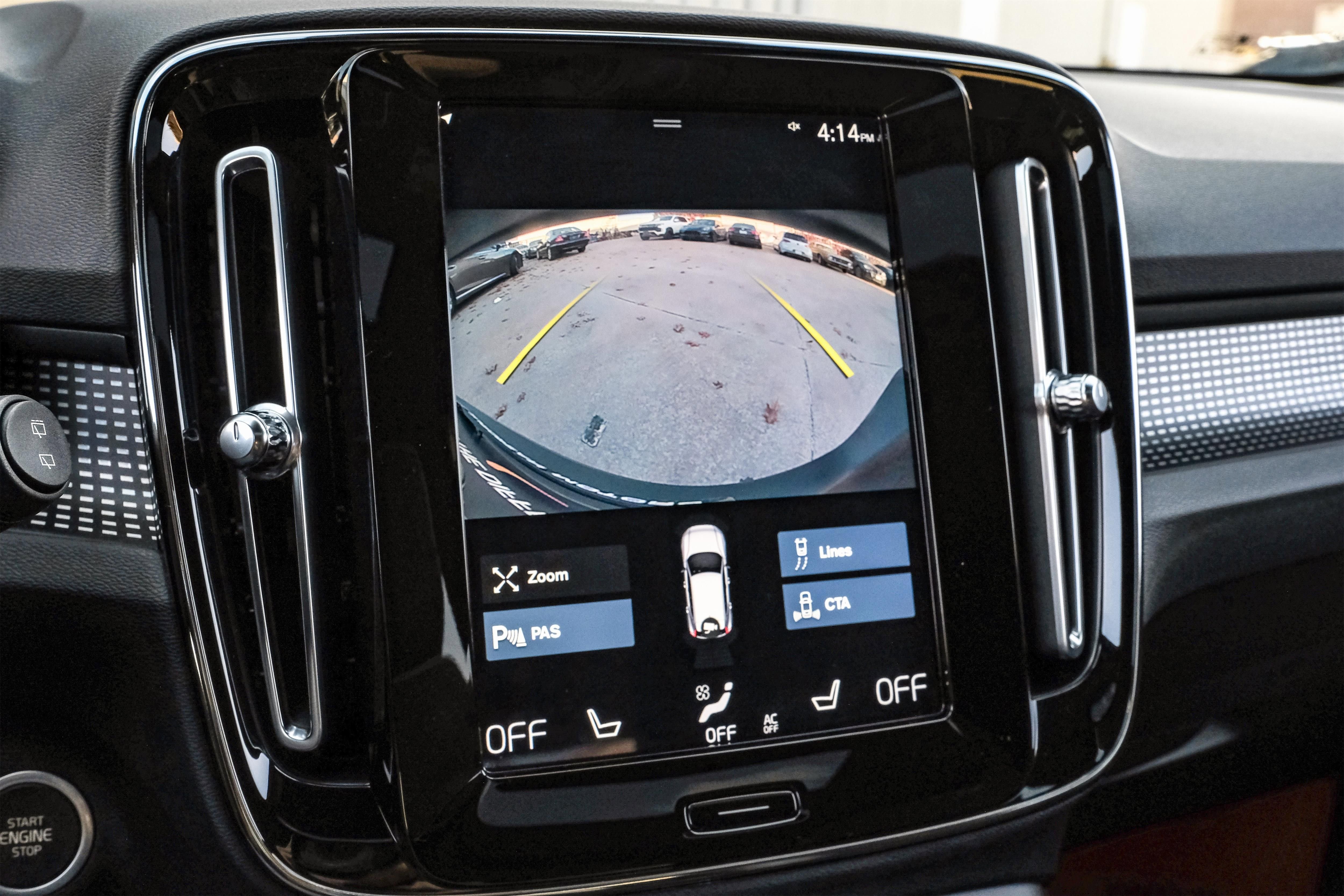 Used 2021 Volvo XC40 T4 R-Design image 28