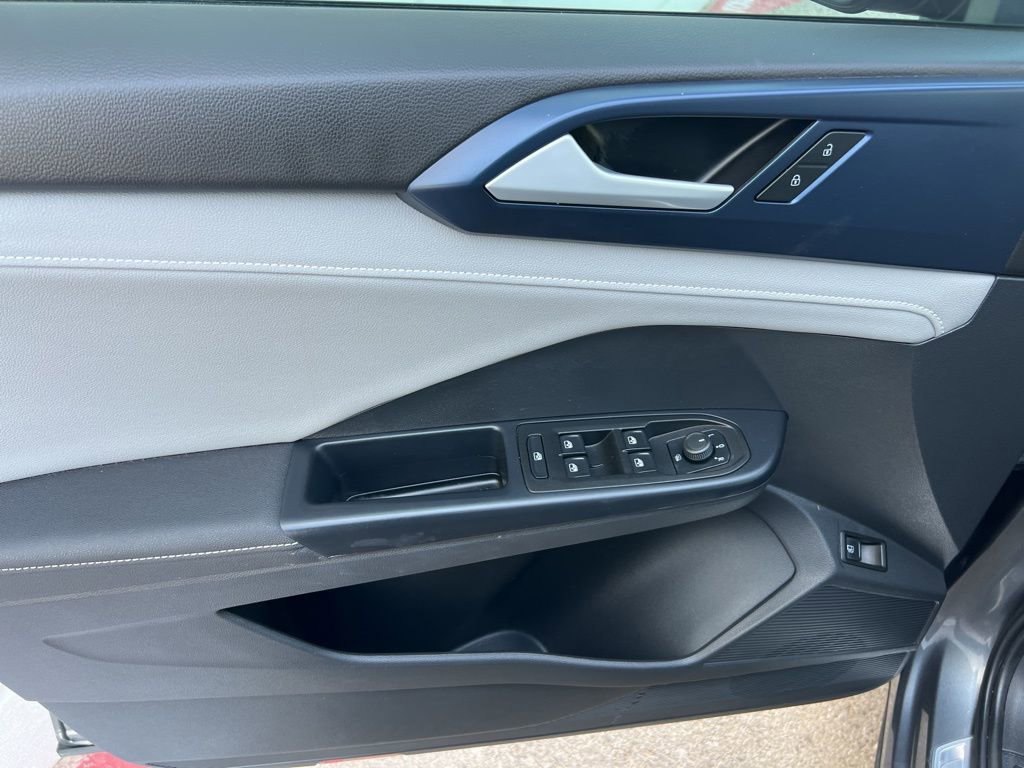 Used 2024 Volkswagen Taos SE image 18