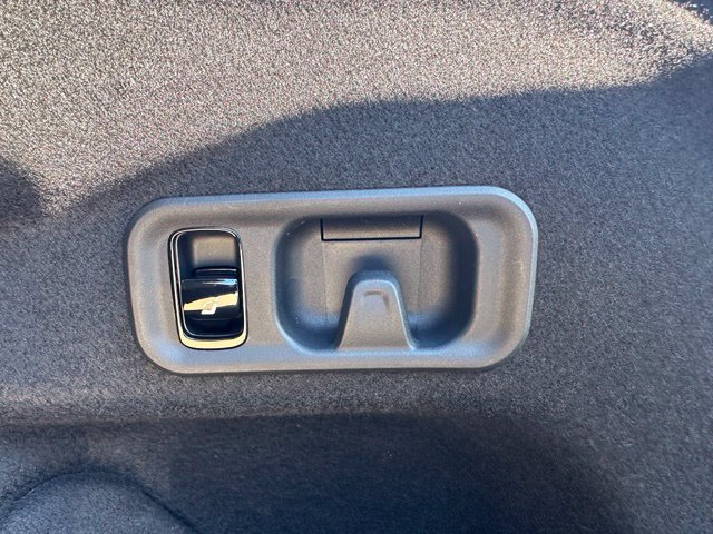 New 2027 Mercedes-Benz E 350 4MATIC Sedan image 38