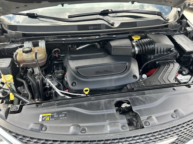 Used 2020 Chrysler Pacifica Touring-L FWD image 29