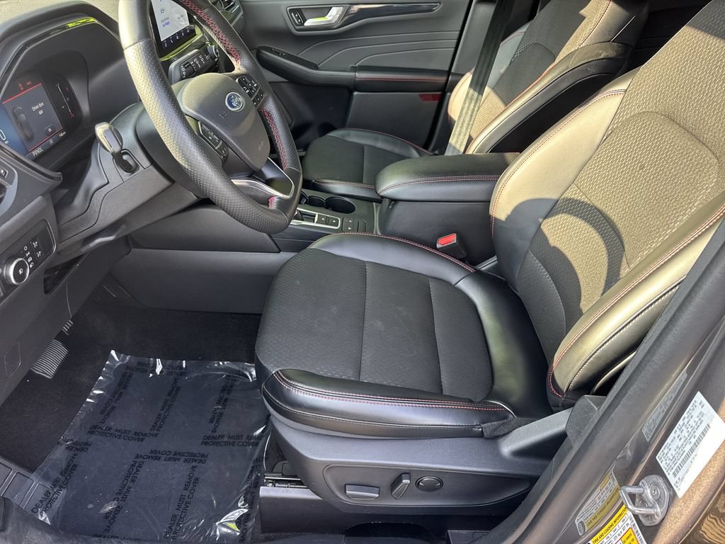 Used 2025 Ford Escape ST-Line Select AWD/4WD image 9