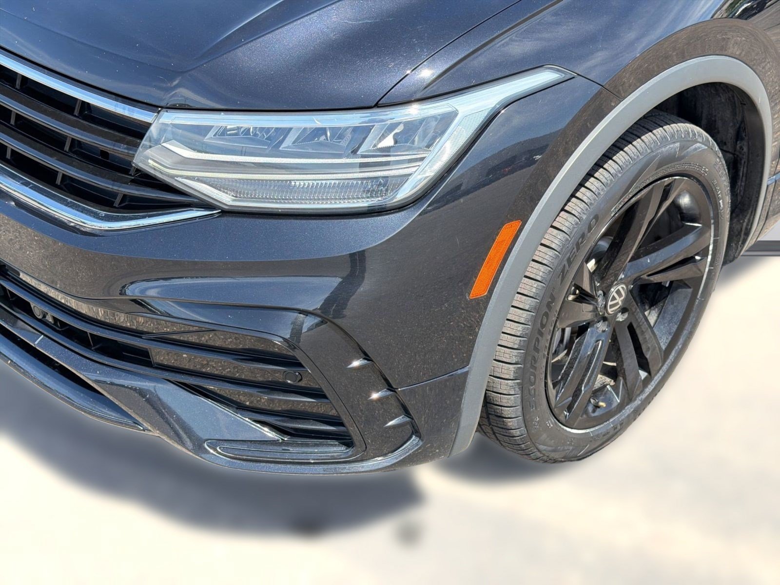 Used 2023 Volkswagen Tiguan SE R-Line FWD image 11