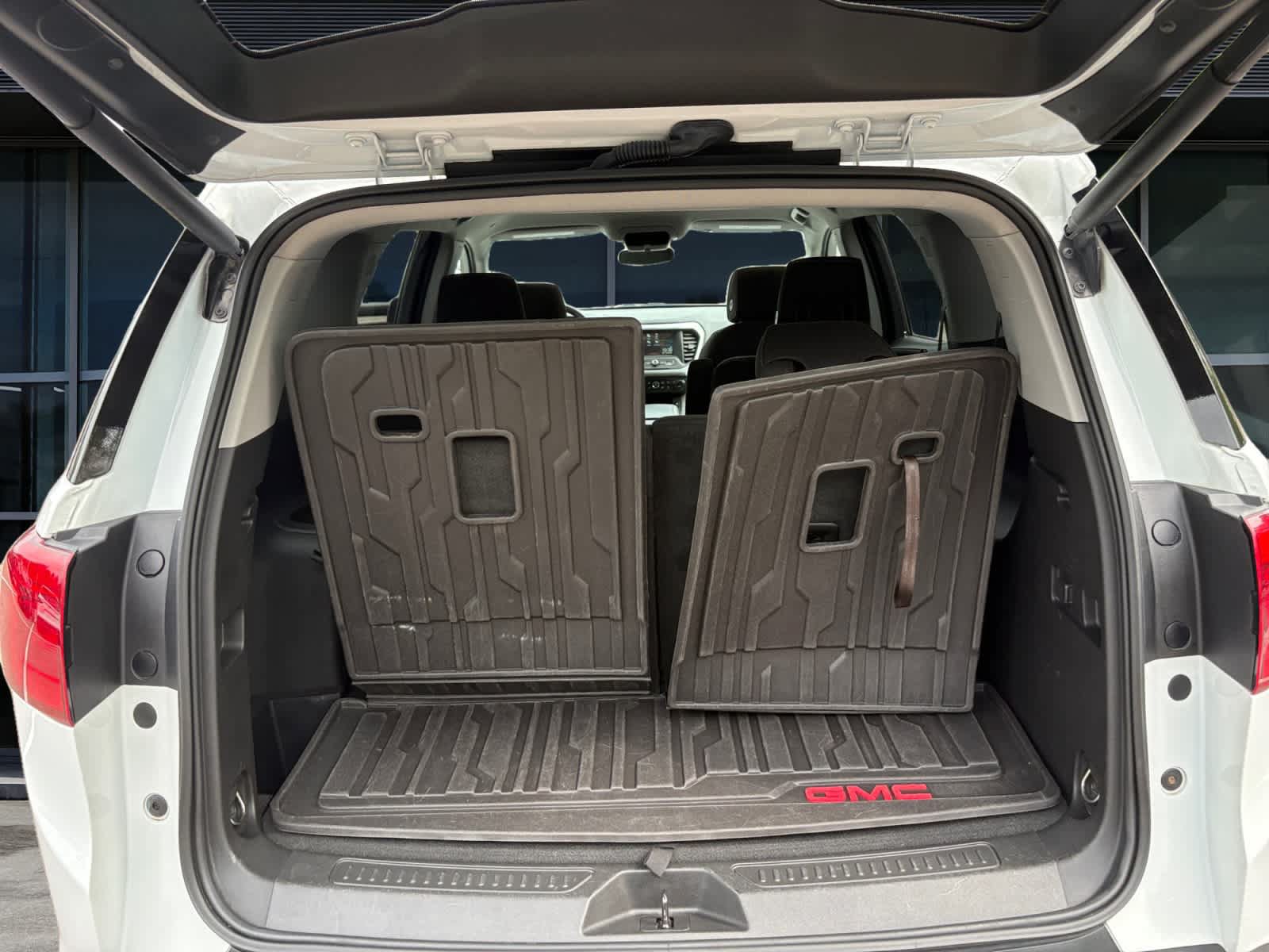 Used 2019 GMC Acadia SLE w/ Driver Alert Package I FWD image 11