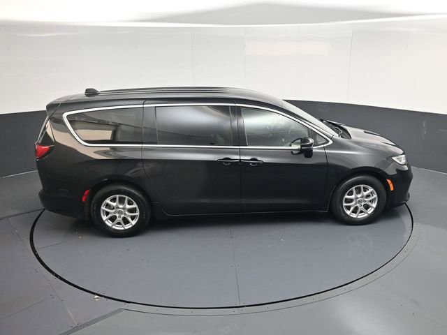 Used 2023 Chrysler Pacifica Touring-L image 40