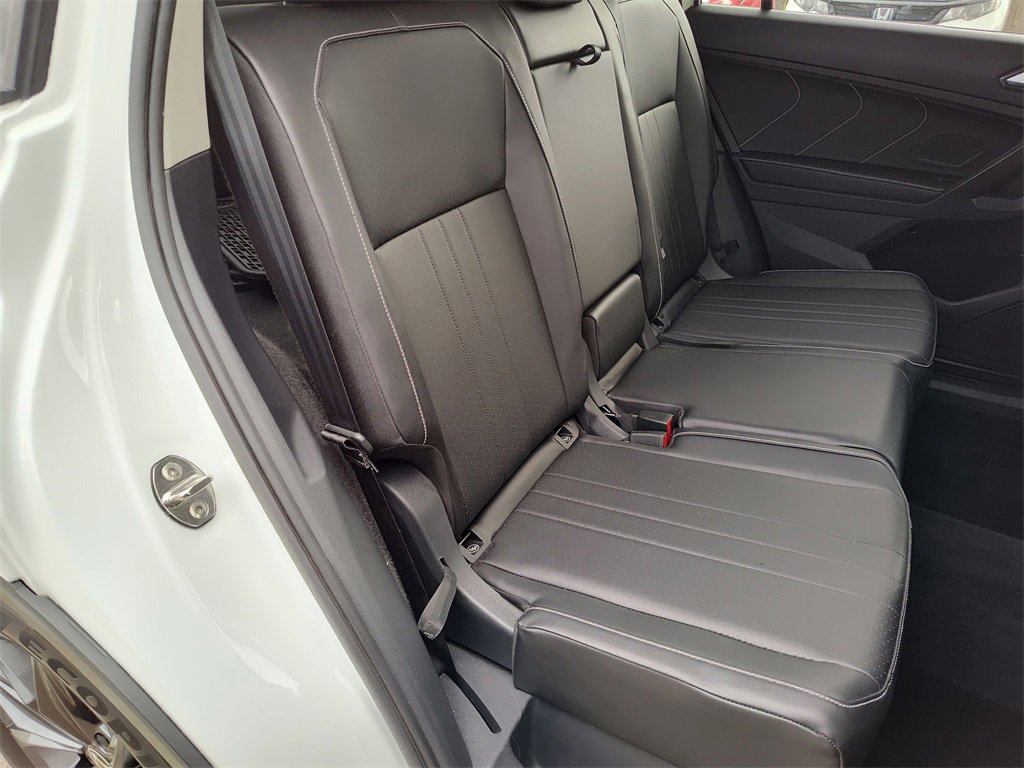 Used 2022 Volkswagen Tiguan SE image 36
