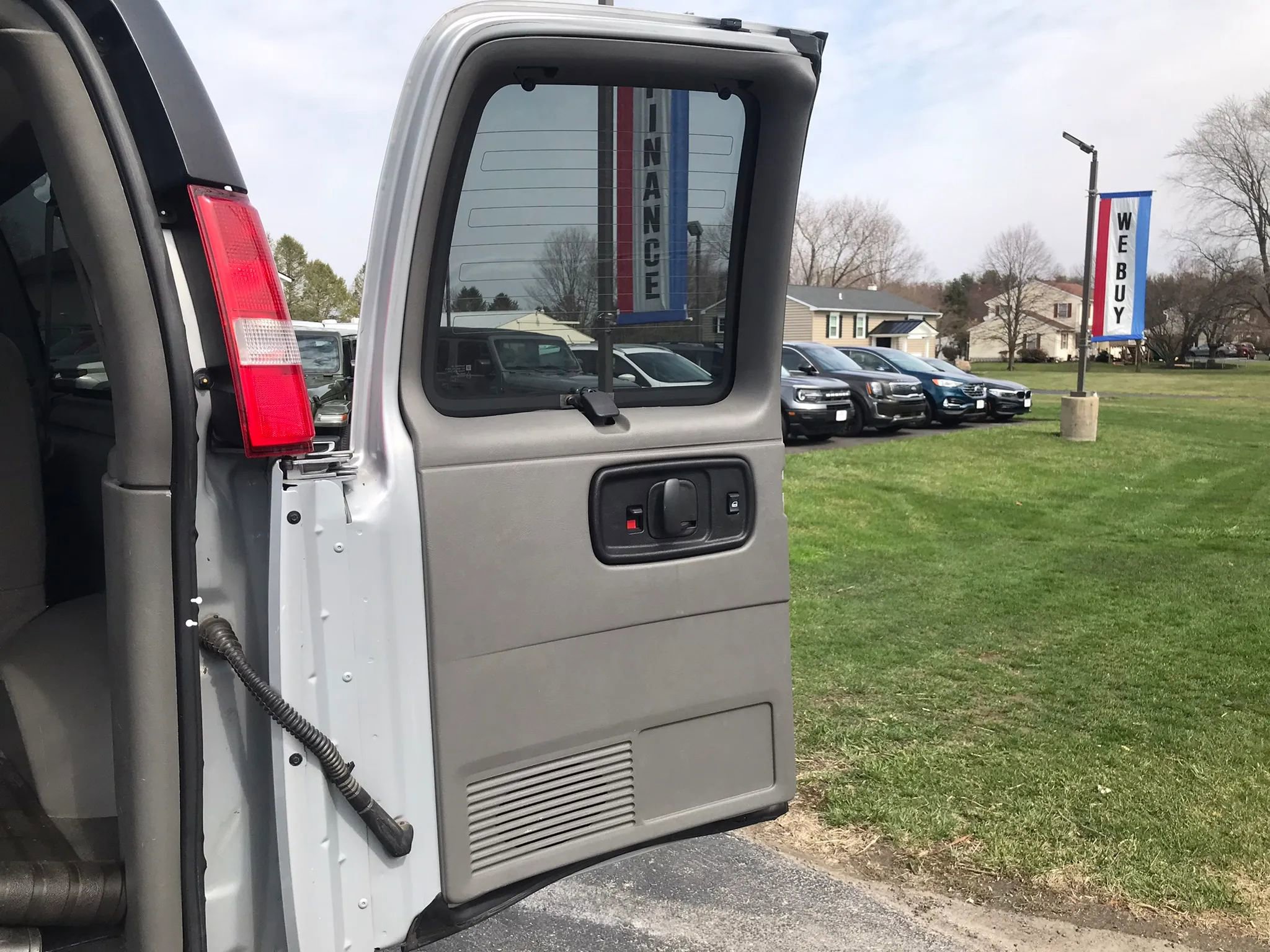 Used 2017 Chevrolet Express 3500 LT w/ LT Preferred Equipment Group image 26